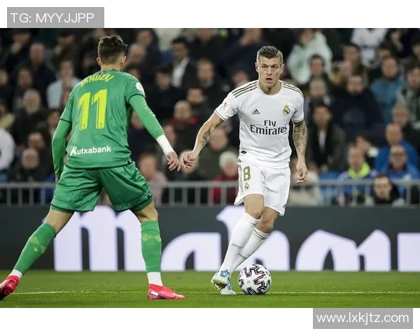 亨克与塞尔塔对决前瞻分析双方阵容状态及战术布置探讨 亨克与塞尔塔对决前瞻分析双方阵容状态及战术布置探讨